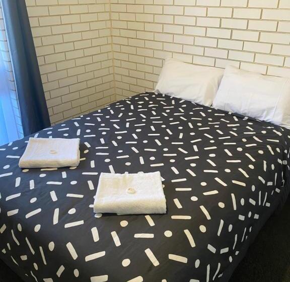 Апартаменты 1 Спальня Нижний Этаж, Tatura Country Motel