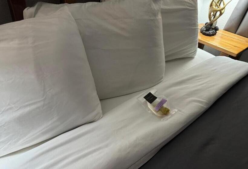 Номер Deluxe, Kootenai Valley Motel