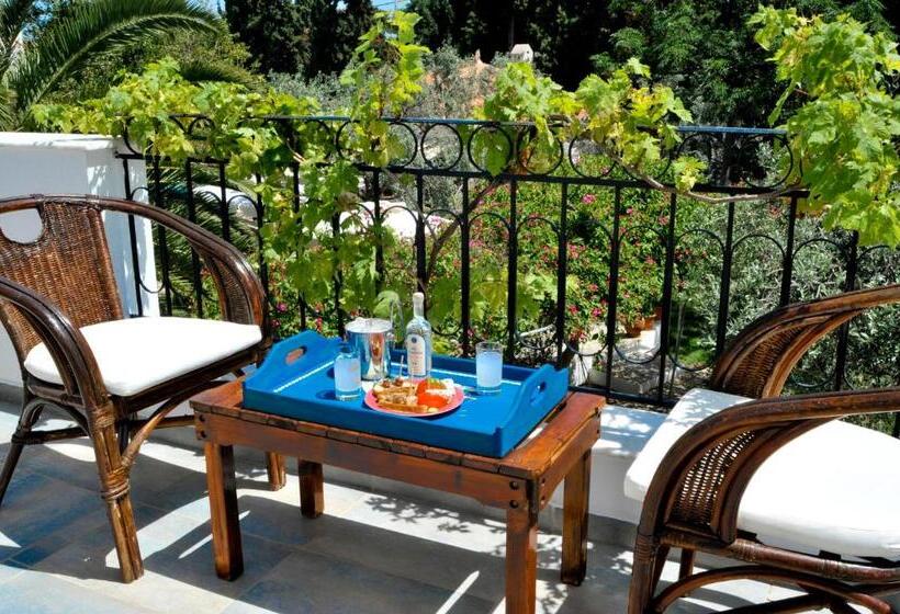 اتاق استاندارد سه نفره, Villa Martha