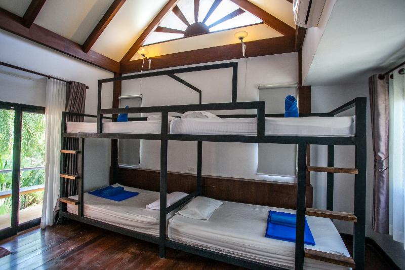Четырехместный Номер Стандарт с Двухъярусными Кроватями, Phitharom Pp Resort