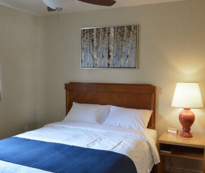 Люкс 2 Спальни, Knights Inn Merritt
