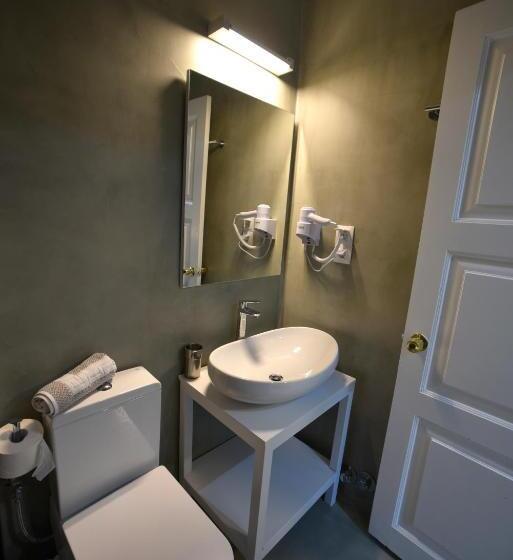 استودیوی لوکس, Olive Press Hotel & Apartments