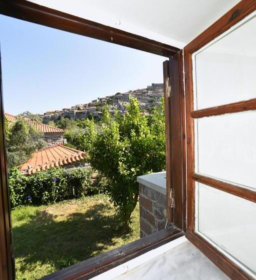 استودیوی لوکس, Olive Press Hotel & Apartments