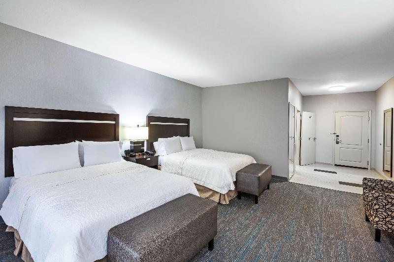 스위트 킹사이즈 침대, Holiday Inn Express Devils Lake, An Ihg
