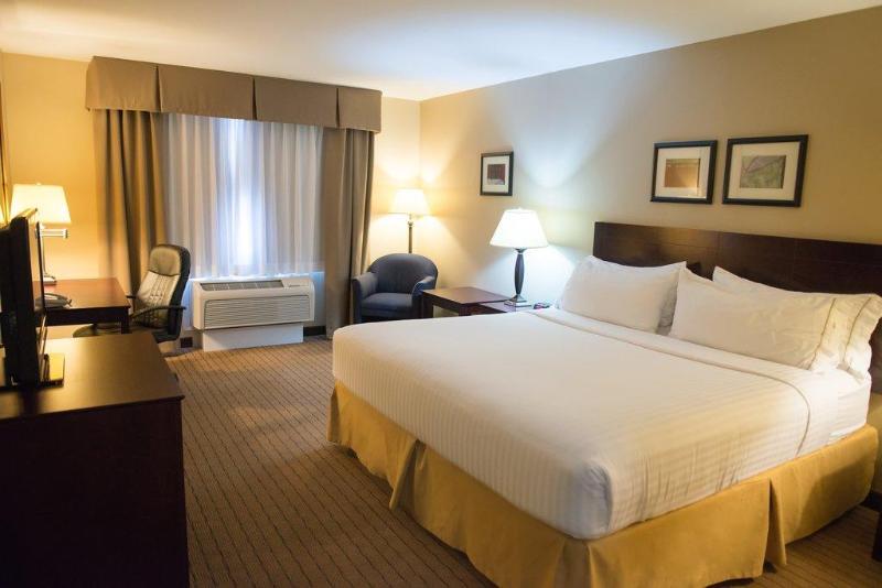 장애인을 위한 킹사이즈 침대 스탠다드 룸, Holiday Inn Express Devils Lake, An Ihg