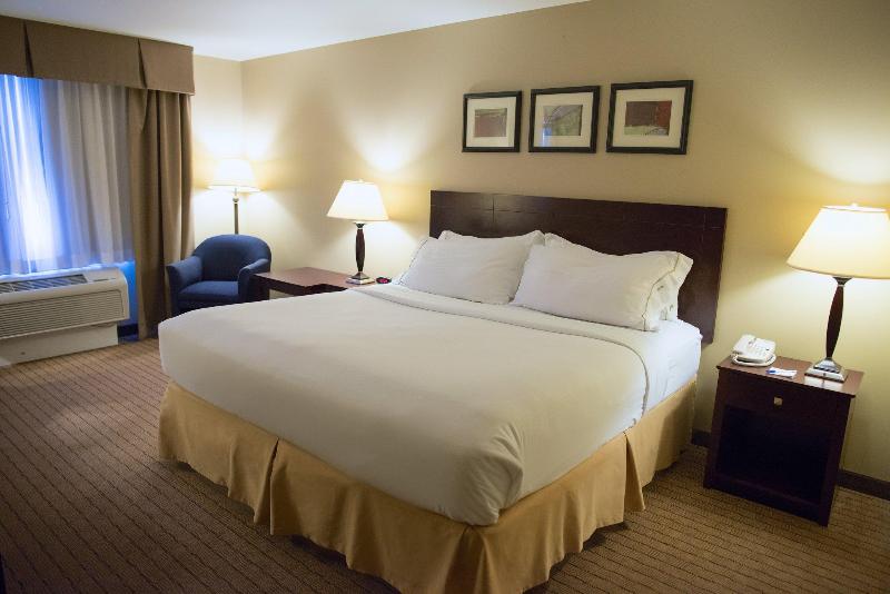 장애인을 위한 킹사이즈 침대 스탠다드 룸, Holiday Inn Express Devils Lake, An Ihg