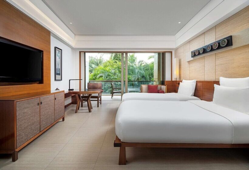 Номер Superior Вид на Сад, Pullman Oceanview Sanya Bay Resort & Spa