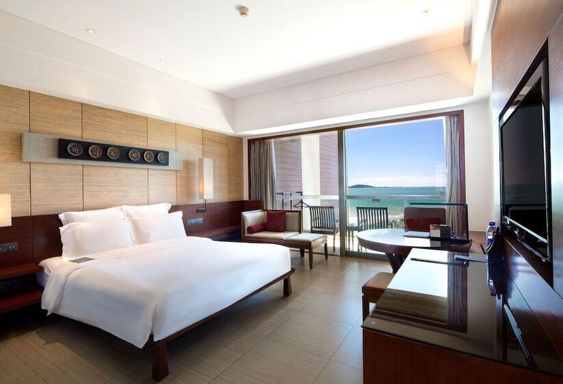 Номер Deluxe Вид на Море, Pullman Oceanview Sanya Bay Resort & Spa