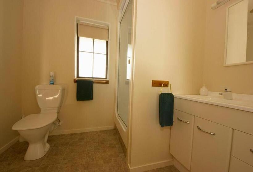 Апартаменты 1 Спальня с Балконом, Arrow Motel Apartments