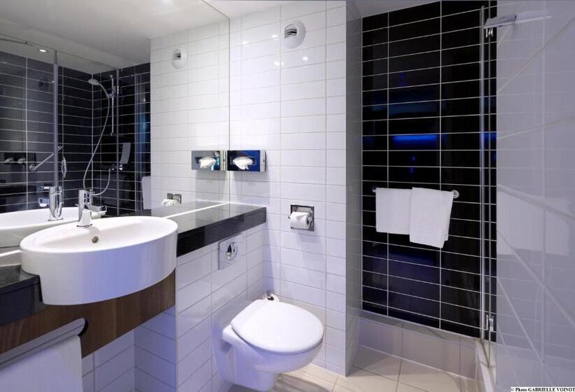 Номер Стандарт Адаптированный для Инвалидов, Holiday Inn Express Montpellier   Odysseum, An Ihg