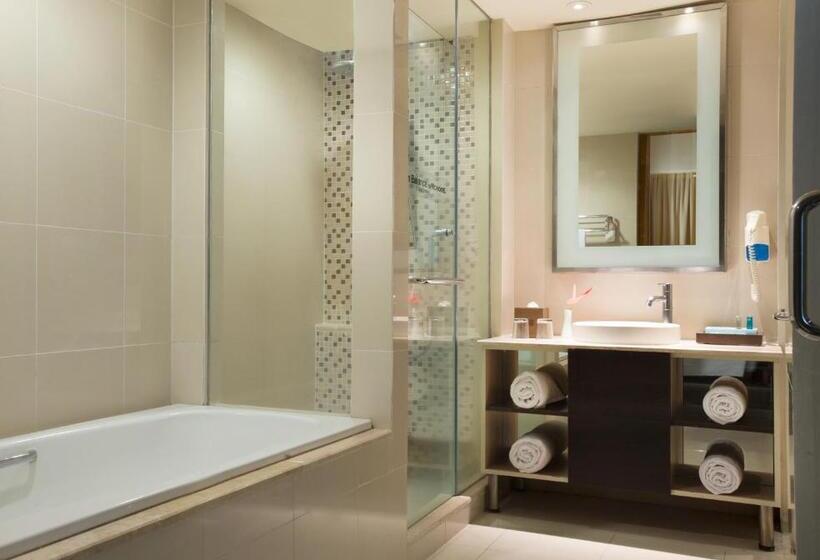 اتاق لوکس, Novotel Manado Golf Resort & Convention Center