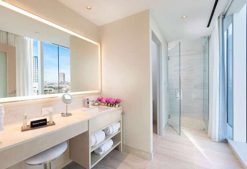 اتاق سوپریور با تخت بزرگ, Hilton Richmond Hotel & Spa/short Pump