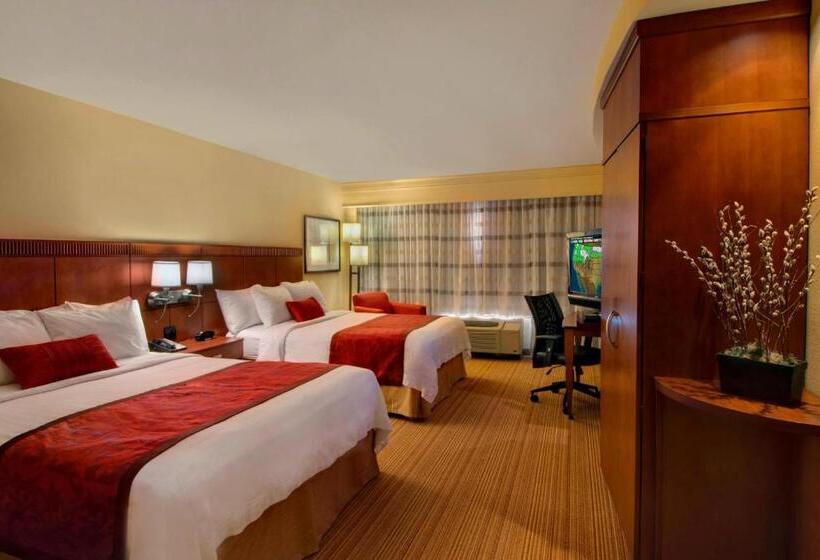 Номер Стандарт, Courtyard By Marriott Madison East