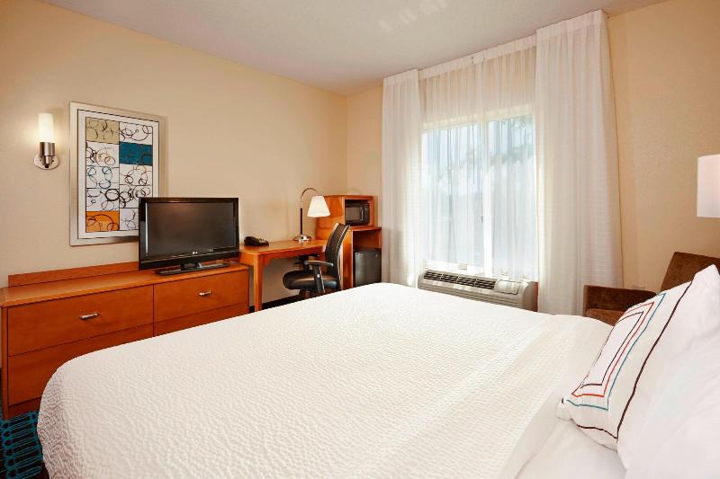 キングサイズベッドのスタンダードルーム, Fairfield Inn & Suites Cartersville