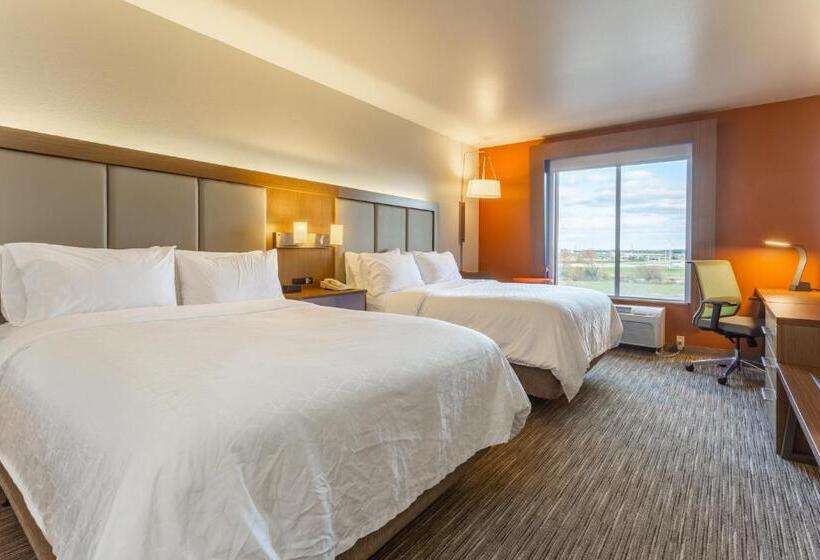 带2个双人床的标准工作室, Holiday Inn Express Rockford Loves Park, An Ihg