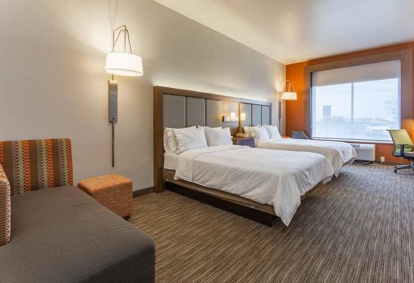 带2个双人床的标准工作室, Holiday Inn Express Rockford Loves Park, An Ihg