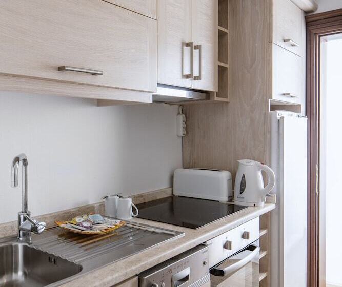 سوئیت با تخت بزرگ, Marti Resort Deluxe