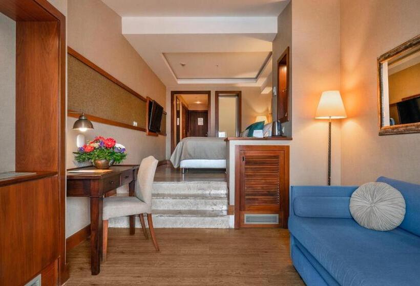 اتاق لوکس با چشم‌انداز دریا, Marti Resort Deluxe