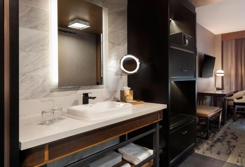 스위트 킹사이즈 침대, Renaissance Minneapolis Hotel, The Depot