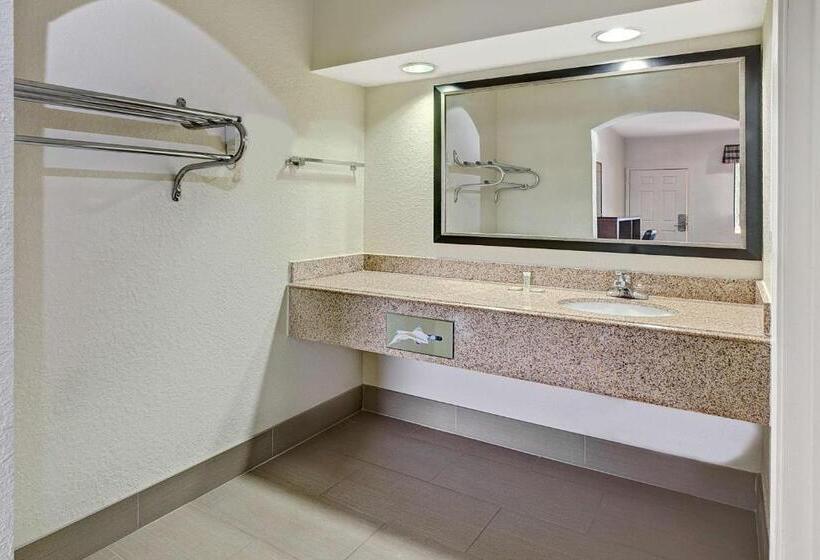 Pokój Typu Standard Łóżko King Przystosowany dla Osób Niepełnosprawnych, Super 8 By Wyndham Houston Hobby Airport South