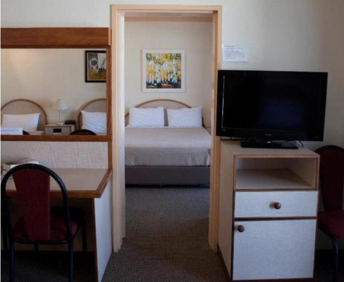 패밀리 스위트, Longreach Motor Inn