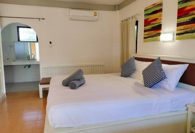 بانگلوی لوکس, Bay Beach Resort