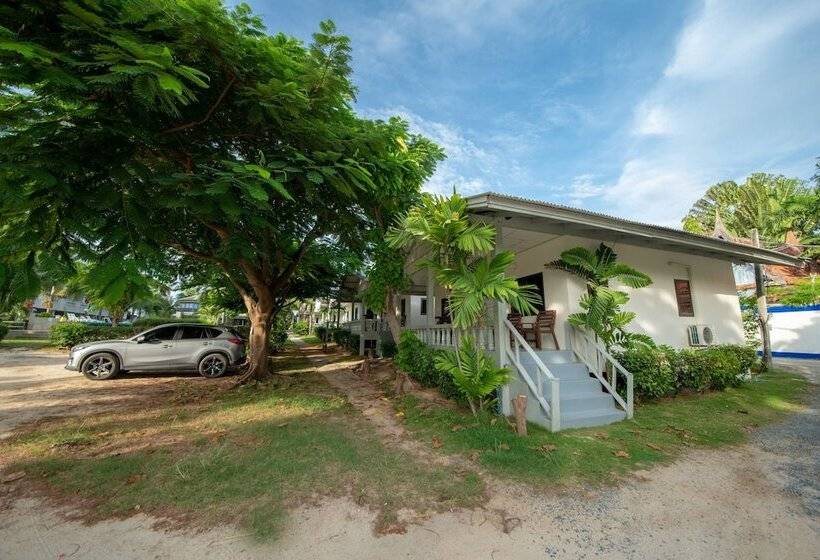 بانگلوی لوکس, Bay Beach Resort