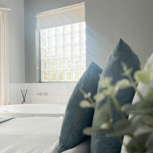 带大床的标准间, Waves Luxury Suites