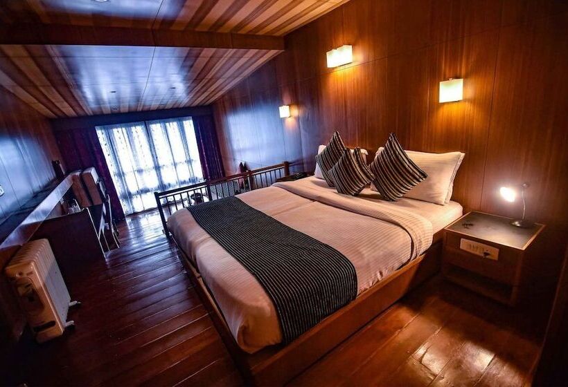 اتاق خانوادگی, Cedar Inn