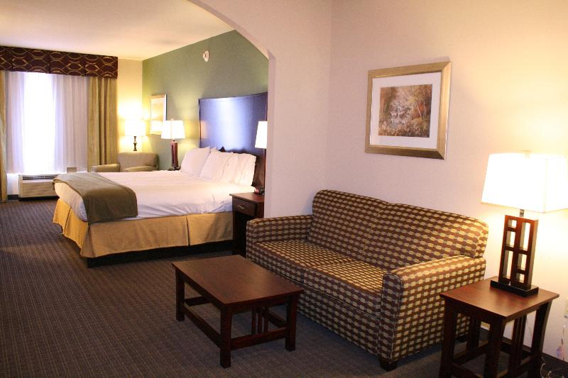 스위트, Holiday Inn Express Pratt, An Ihg