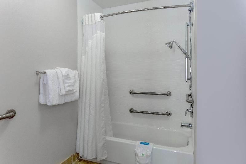 Номер Стандарт Кровать Кинг Адаптированный для Инвалидов, Holiday Inn Express & Suites Vandalia, An Ihg