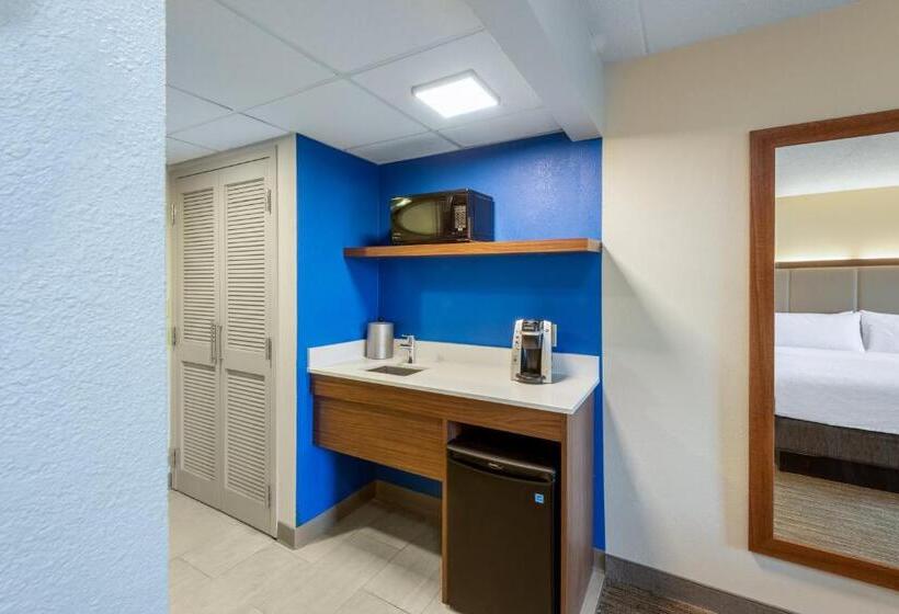 Номер Стандарт Кровать Кинг Адаптированный для Инвалидов, Holiday Inn Express State College At Williamsburg Square, An Ihg
