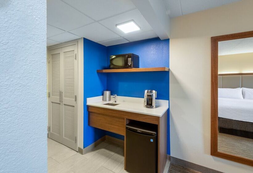 Люкс, Holiday Inn Express State College At Williamsburg Square, An Ihg