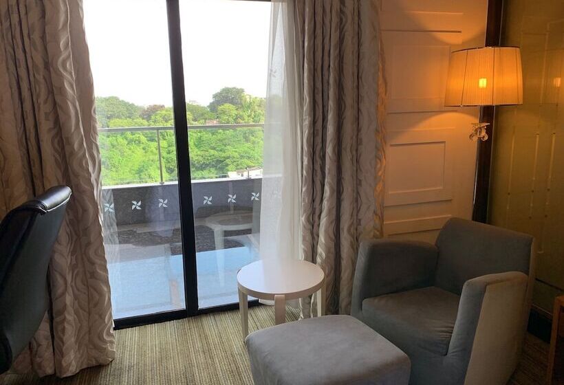 带阳台精选间, Four Points By Sheraton Visakhapatnam