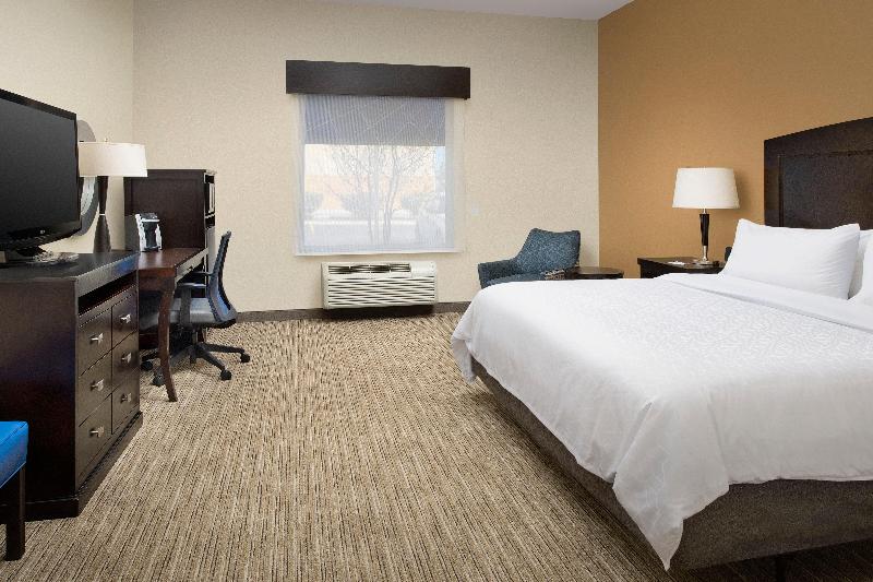 Номер Стандарт Кровать Кинг Адаптированный для Инвалидов, Holiday Inn Express Hotel & Suites Uvalde By Ihg