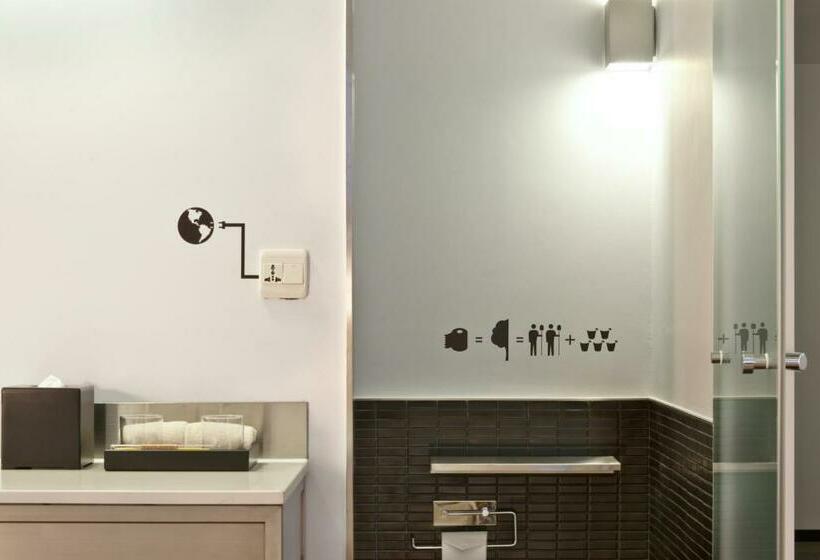 Standard Room King Size Bed, Amba Taipei Ximending