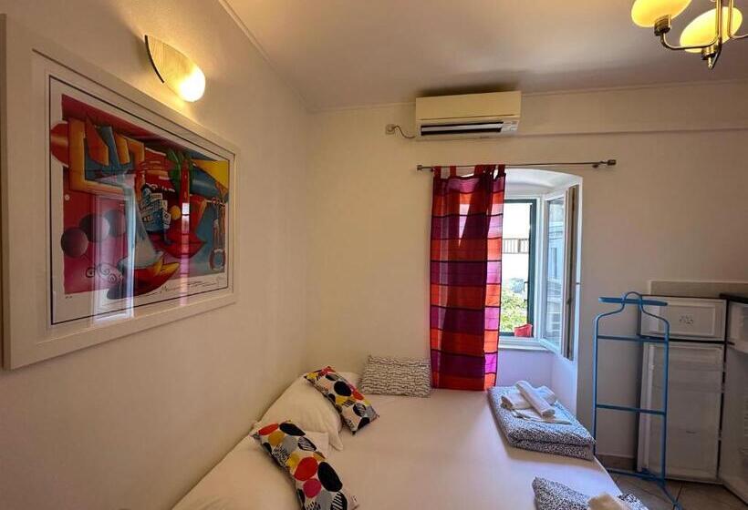 اتاق استاندارد با سرویس بهداشتی مشترک, Hostel Split