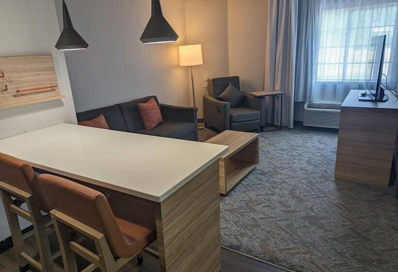 스탠다드 스튜디오, Candlewood Suites Wilson, An Ihg