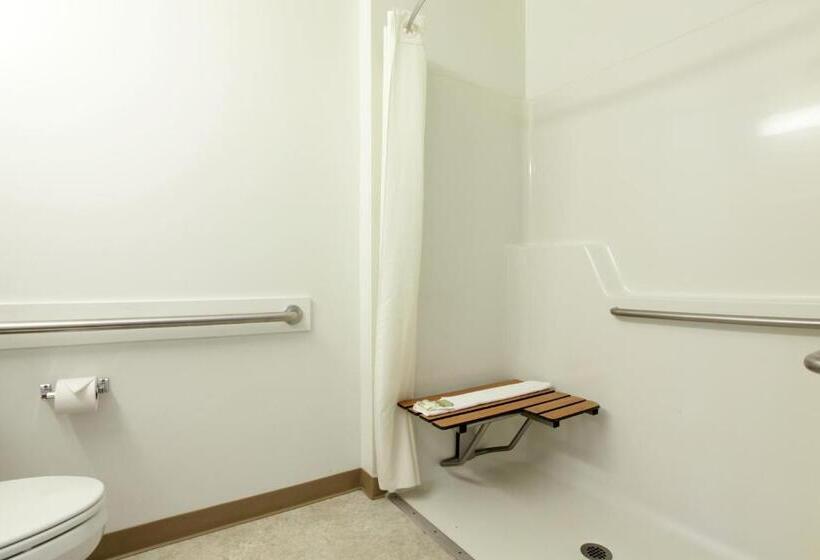 اتاق استاندارد با تخت بزرگ برای معلولان, Super 8 By Wyndham Central Pt Medford