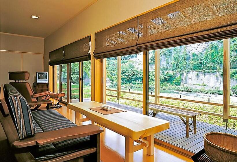 Family Suite, Takanosukan