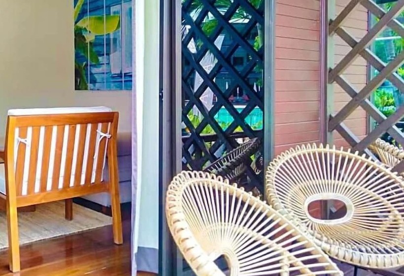 اتاق لوکس با چشم‌انداز استخر, Arwana Perhentian Eco & Beach Resort