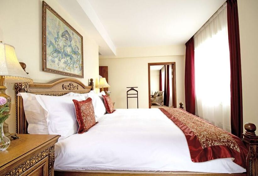 سوییت اجرایی, Kempinski Hotel Khan Palace
