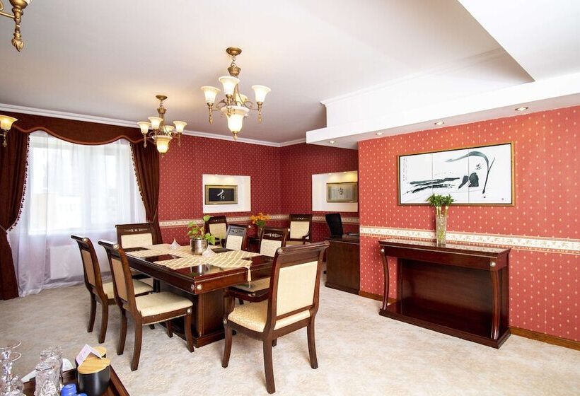 سوئیت پرزیدنت, Kempinski Hotel Khan Palace