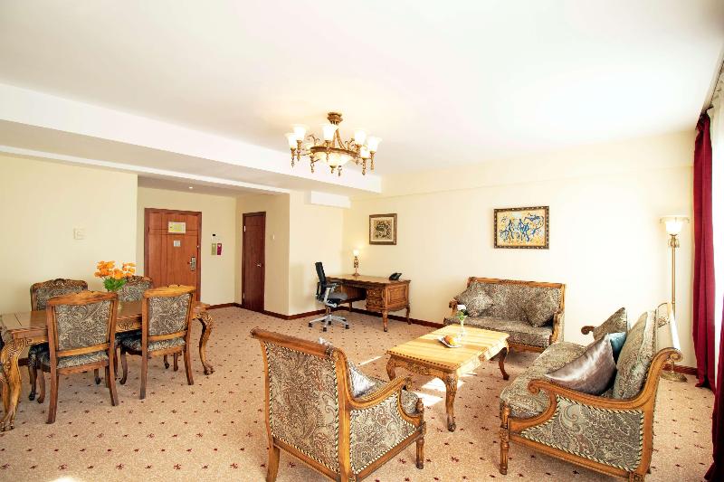 سوییت اجرایی, Kempinski Hotel Khan Palace
