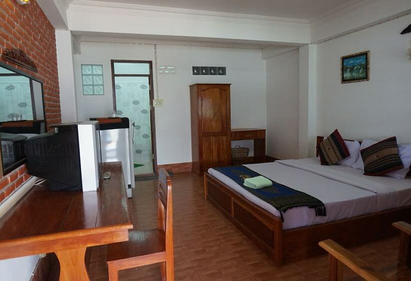 اتاق استاندارد با چشم‌انداز رودخانه, Mekong Paradise Resort