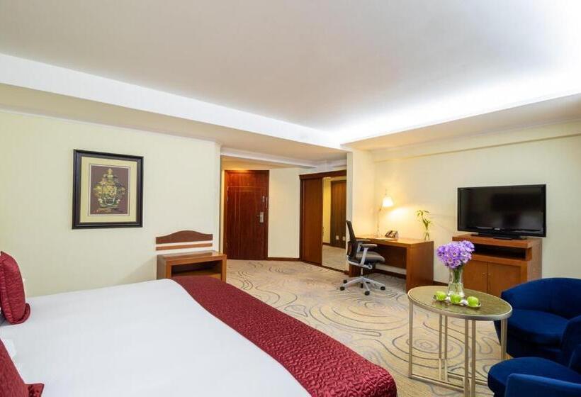 اتاق لوکس با تخت بزرگ, Kempinski Hotel Khan Palace
