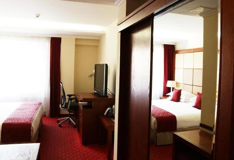اتاق سوپریور با تخت بزرگ, Kempinski Hotel Khan Palace