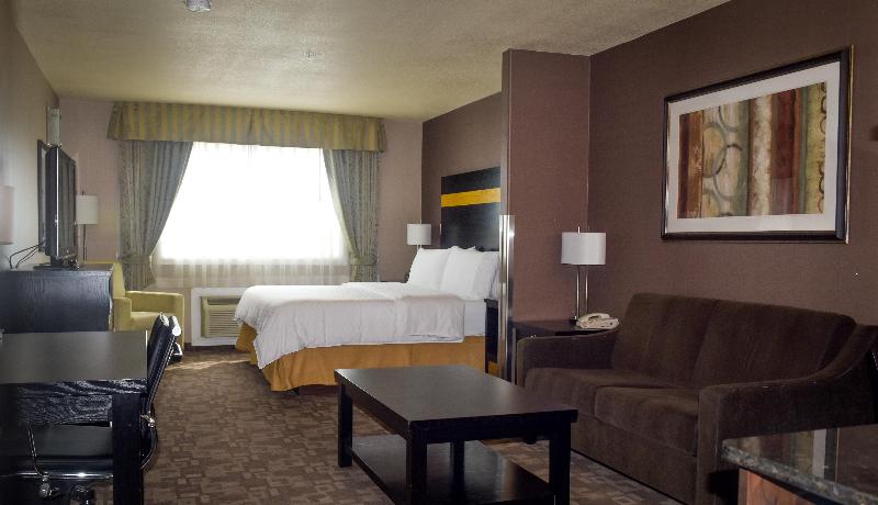 Люкс Кровать Кинг, Holiday Inn Express And Suites Dawson Creek, An Ihg
