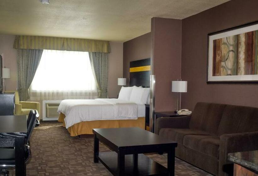 Люкс Кровать Кинг, Holiday Inn Express And Suites Dawson Creek, An Ihg