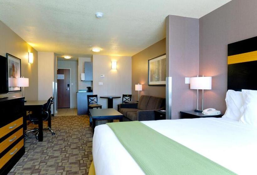 Номер Стандарт Кровать Кинг Адаптированный для Инвалидов, Holiday Inn Express And Suites Dawson Creek, An Ihg